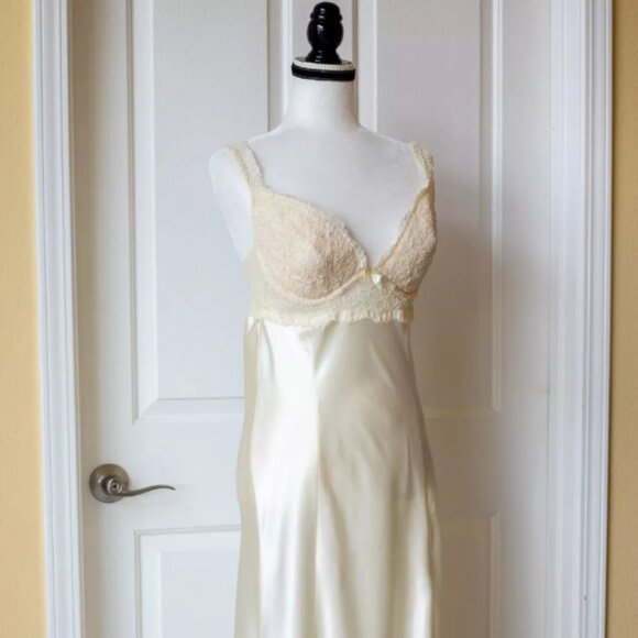 VINTAGE 90s Victoria Secret Ivory Long Bridal Nightgown - Bra 34 C/D -Size L - Picture 1 of 5